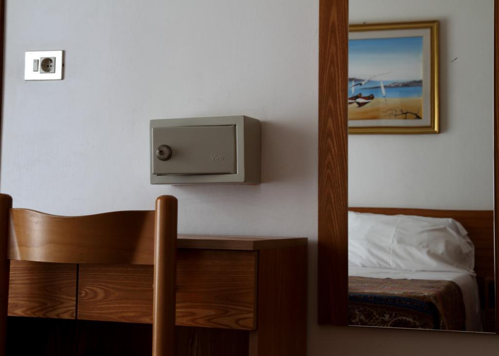 Hotel Universo Rimini Kamer foto