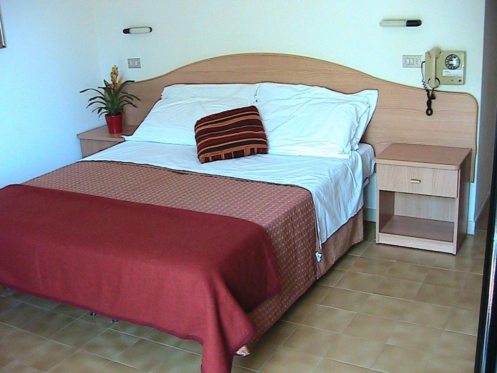 Hotel Universo Rimini Kamer foto