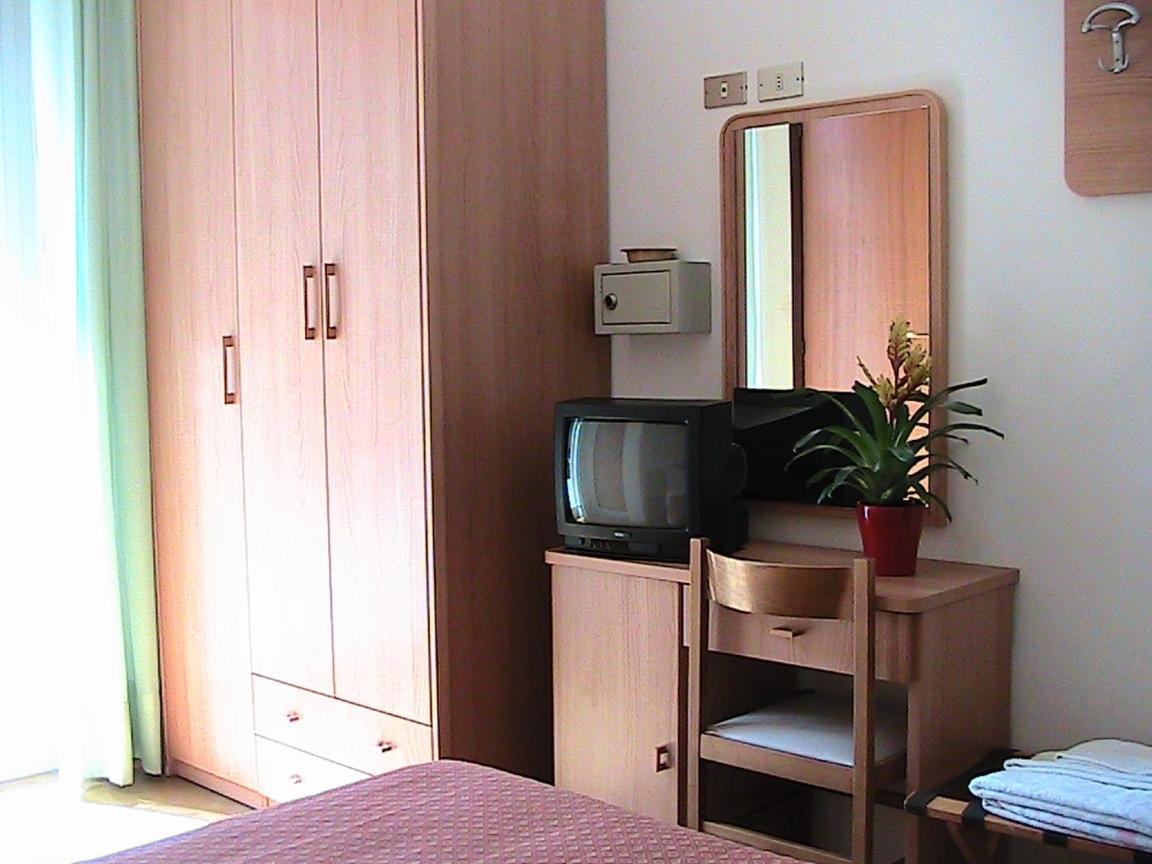 Hotel Universo Rimini Buitenkant foto