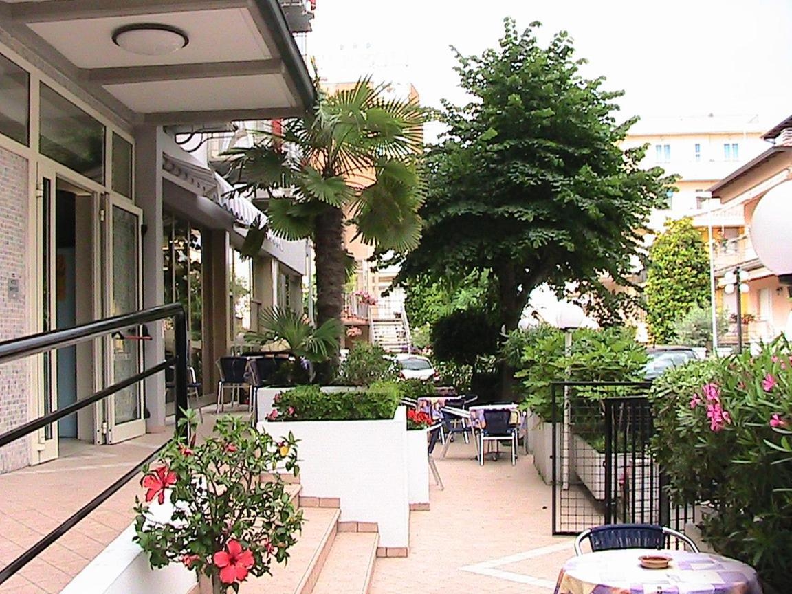 Hotel Universo Rimini Buitenkant foto