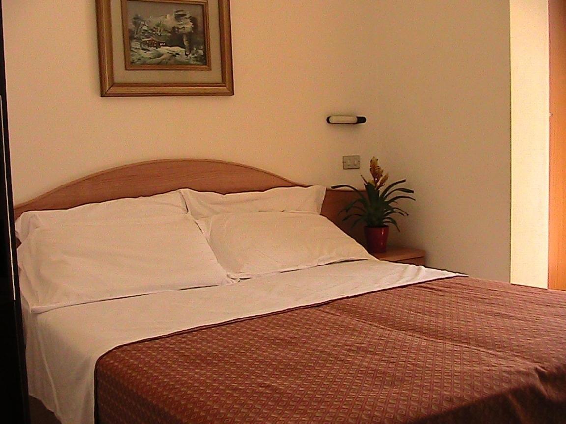 Hotel Universo Rimini Buitenkant foto