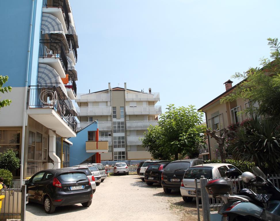 Hotel Universo Rimini Buitenkant foto