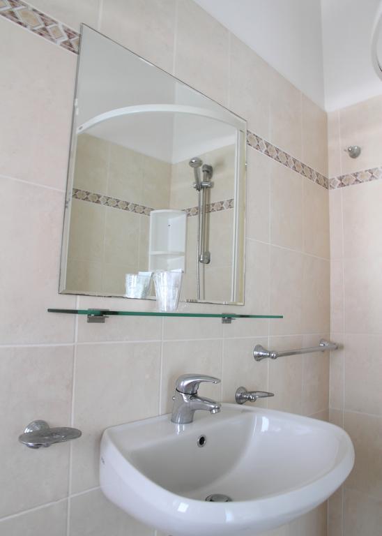 Hotel Universo Rimini Buitenkant foto