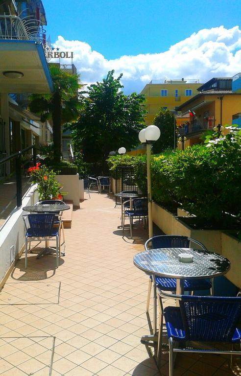 Hotel Universo Rimini Buitenkant foto